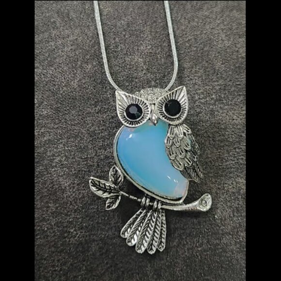 Opalite Crystal Owl Necklace - Picture 1 of 2